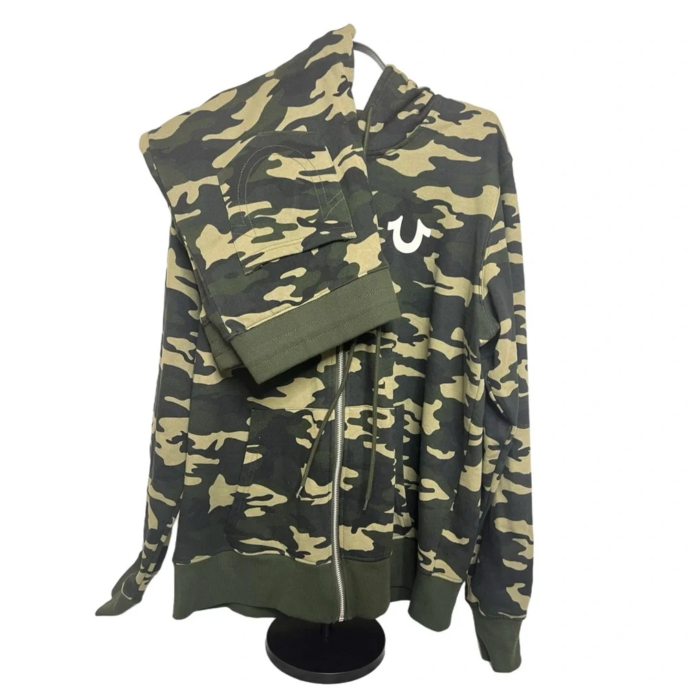 Camo True Religion Men’s Joggers - Picture 4 of 4